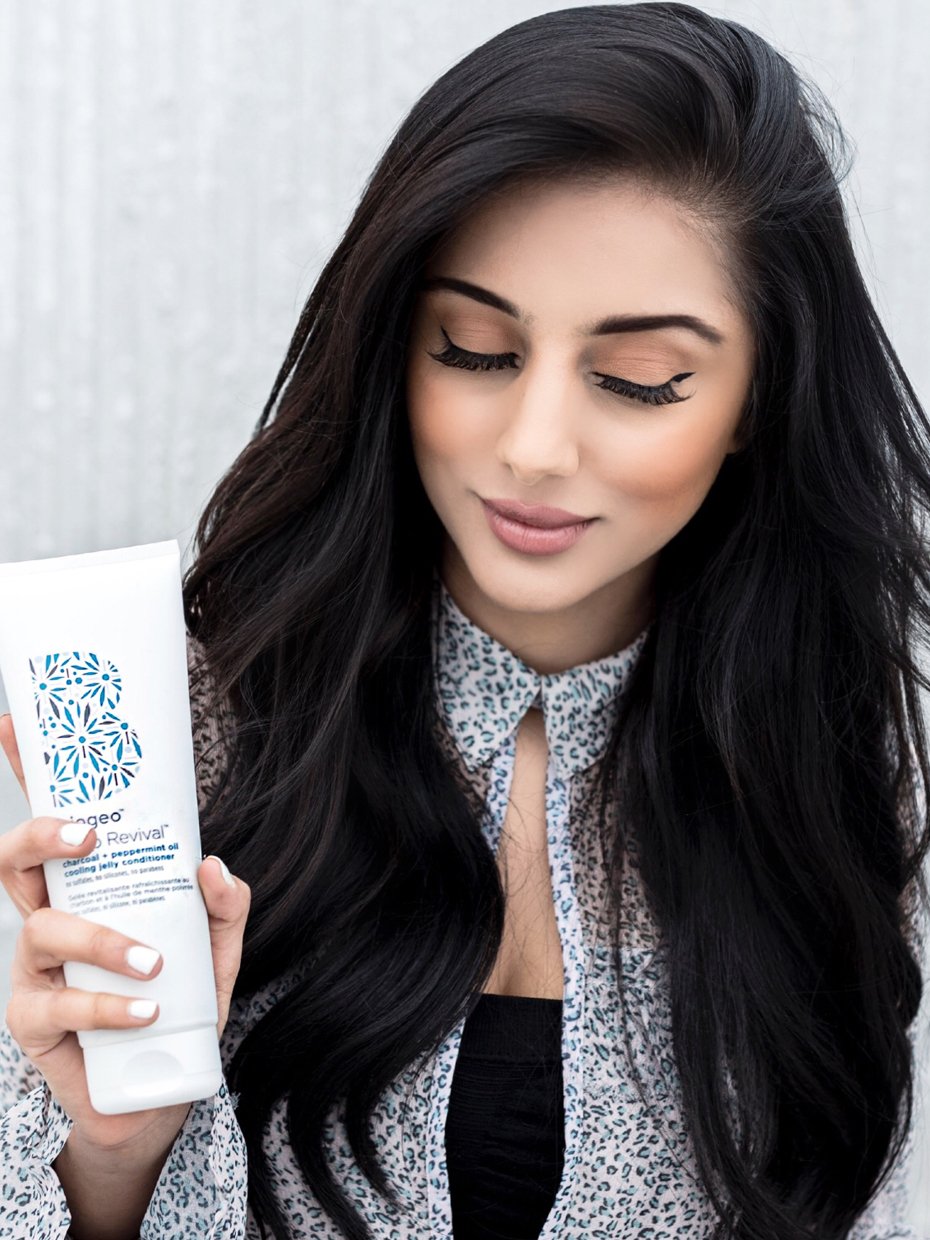 Scalp Revival charcoal + peppermint oil cooling jelly conditioner